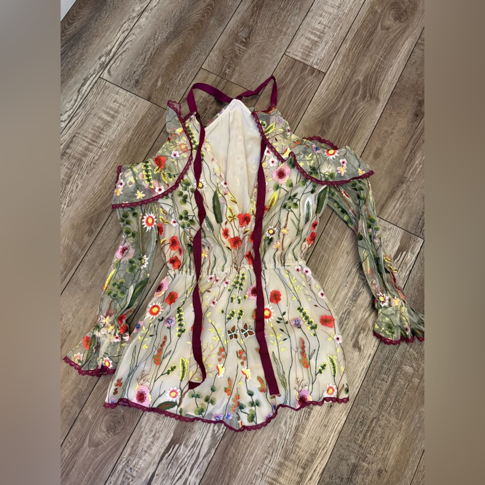 Alexis Kylie Embroidered Cold-Shoulder Romper floral embroidery ruffled sleeves - Picture 6 of 6